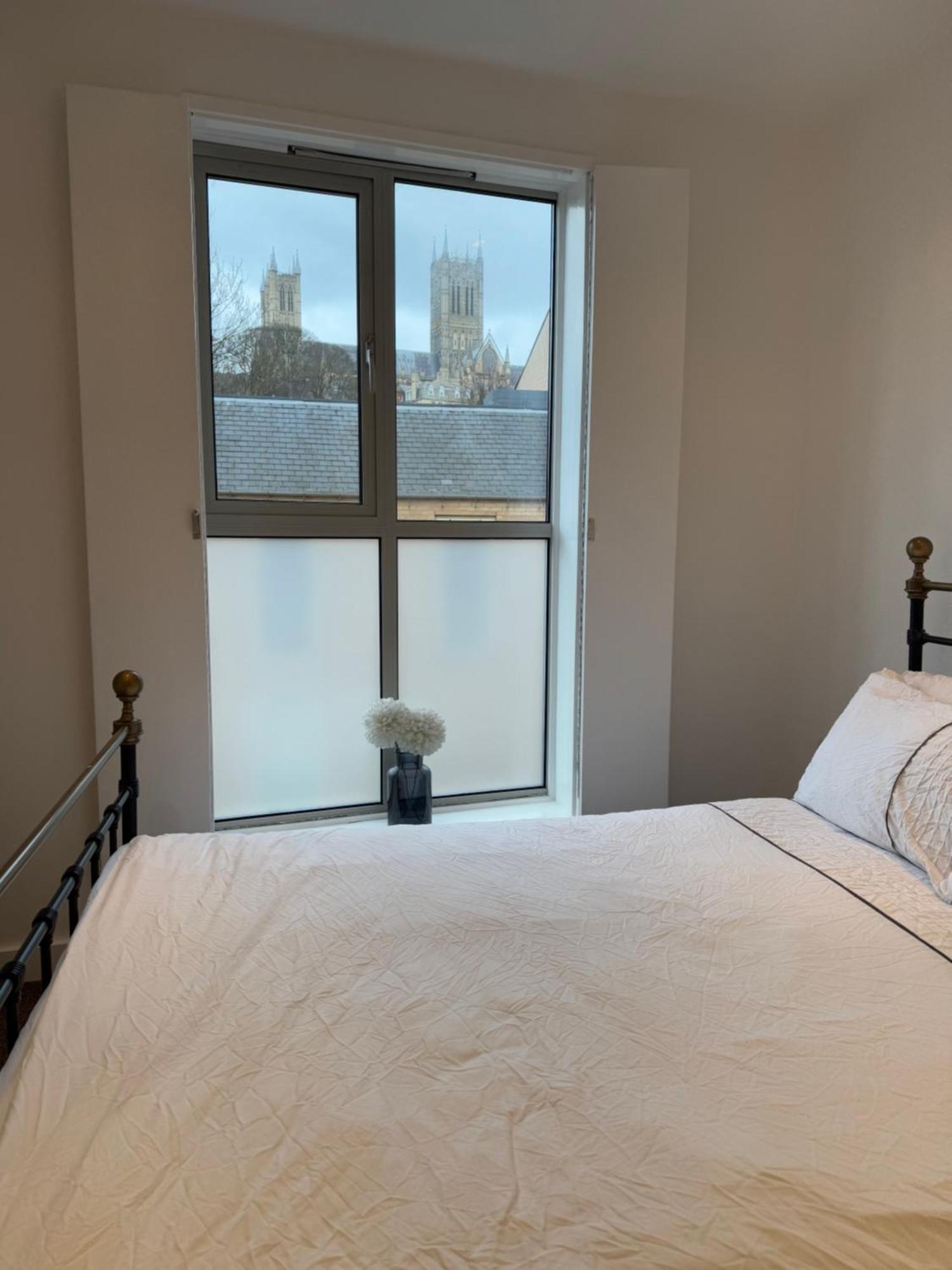 לינקולן Central, Modern And Peaceful, Lovely Cathedral Views, Two-Bed Apartment With 40" Smart Tv & Free Onsite Parking מראה חיצוני תמונה
