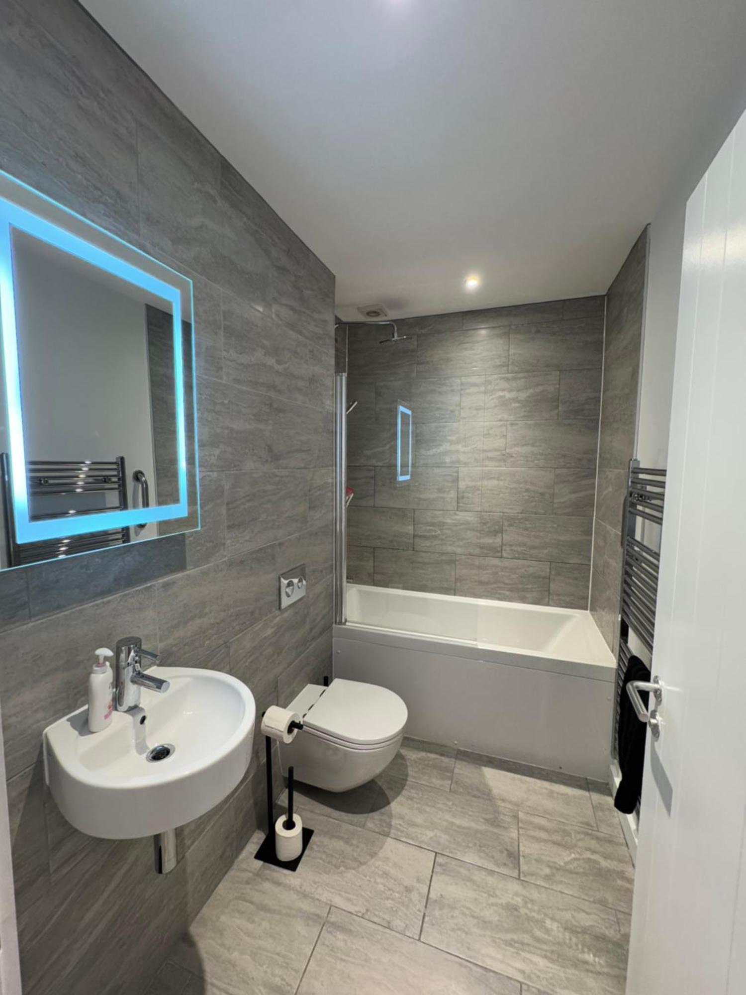 לינקולן Central, Modern And Peaceful, Lovely Cathedral Views, Two-Bed Apartment With 40" Smart Tv & Free Onsite Parking מראה חיצוני תמונה